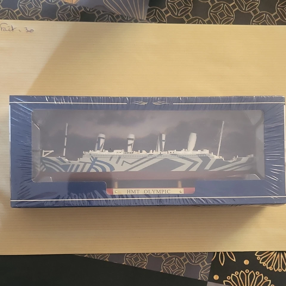 White Star Line HMT Olympic maquette navire miniature avec boîtier vitrine - Photo 1/3