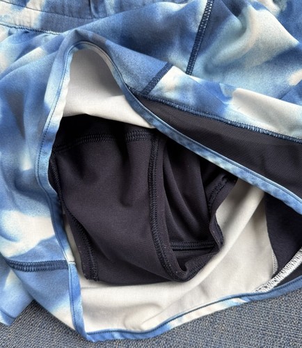 Lululemon Blue Tie Dye Shorts Attached Under Pant SZ 4 EUC - Picture 2 of 4