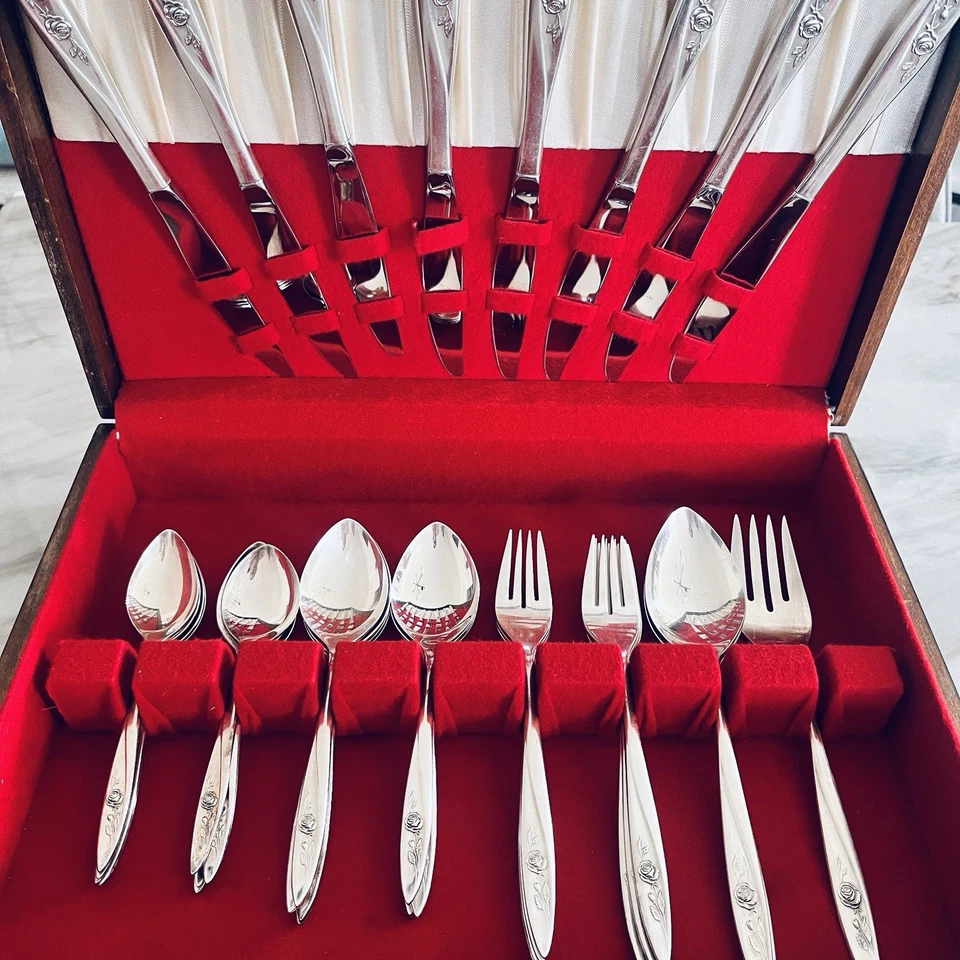 Oneida Community Morning Rose Silverplate flatware Set - 35 Piece - Service 8 - Image 4 of 4