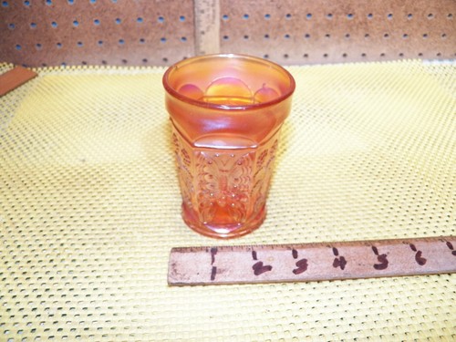 Bicchiere vintage FENTON in vetro carnevale modello calendula "farfalla e bacche" - Foto 1 di 6