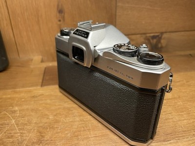 READ : Near Mint* Pentax Spotmatic SP Film Camera Super Takumar