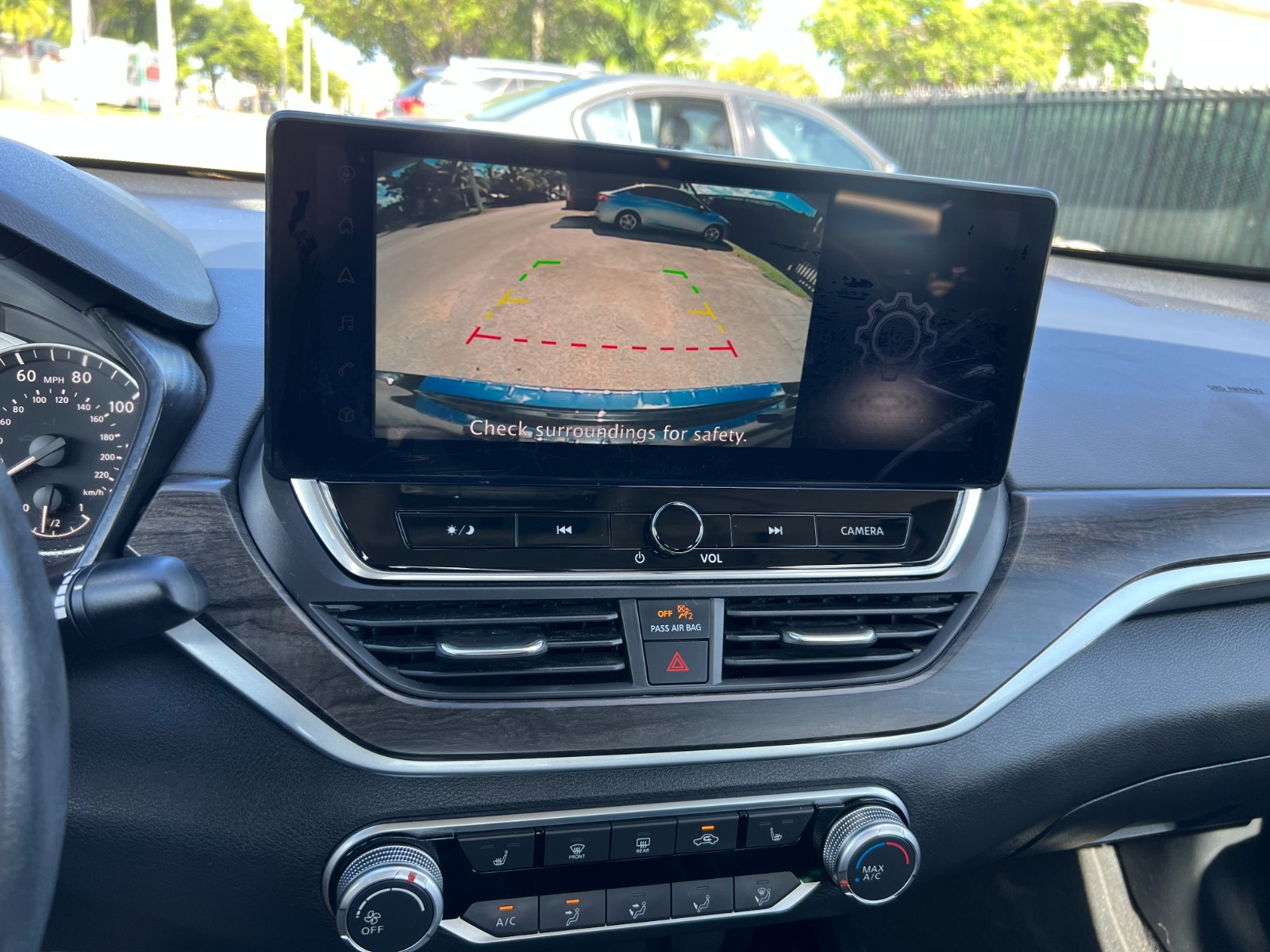 Nissan Altima - Image 24