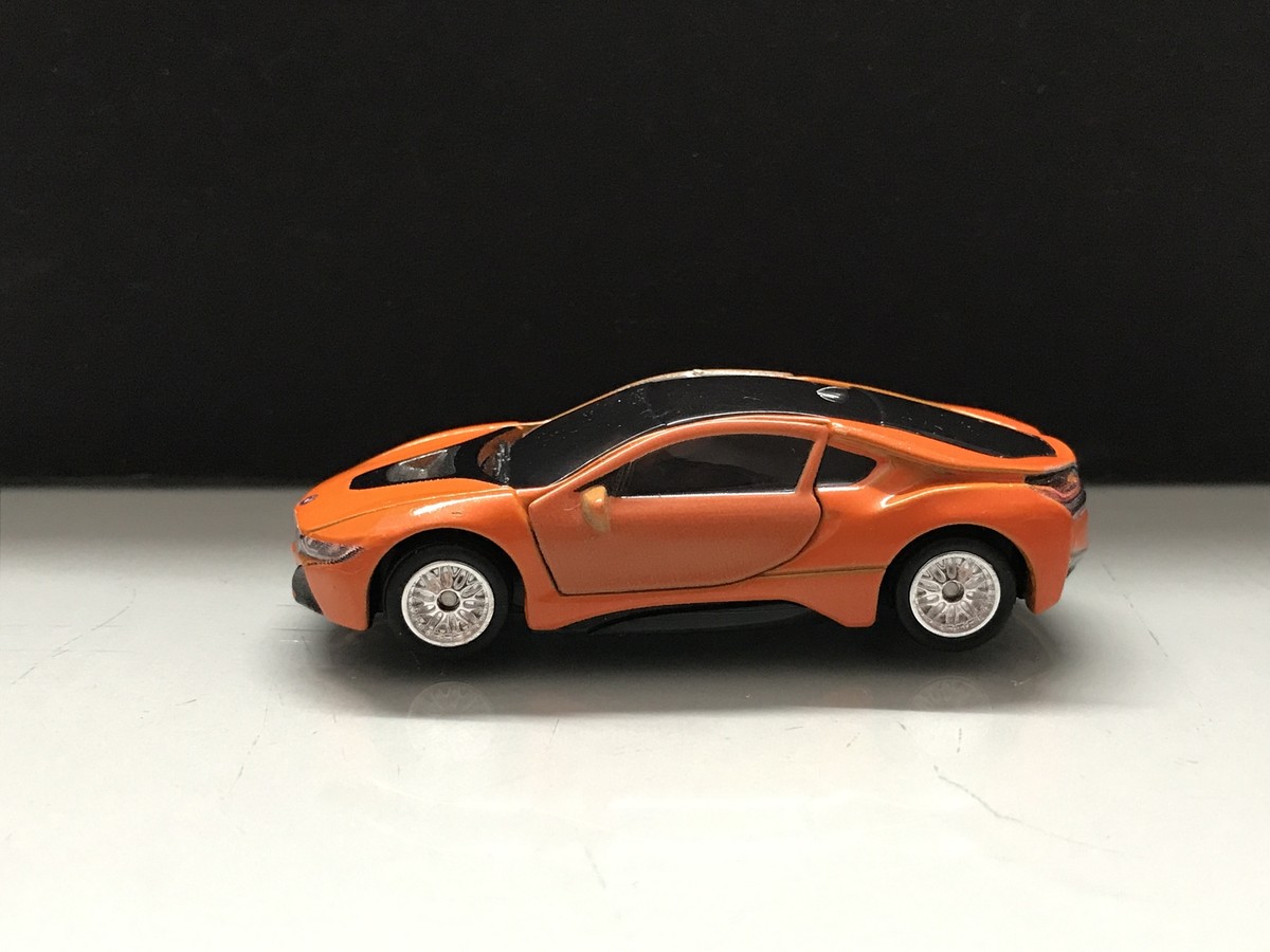 2021 Matchbox Collectors Case H #'16 BMW i8, Rubber wheels loose