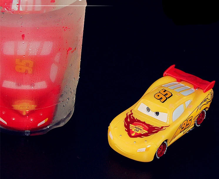 Christmas Pixar Cars Color Changers cruisin Lightning Mcqueen Color Changing new - Image 4 of 4