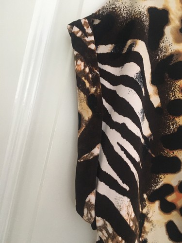 Stylish Wallis animal print top. Size S petite - Picture 4 of 6