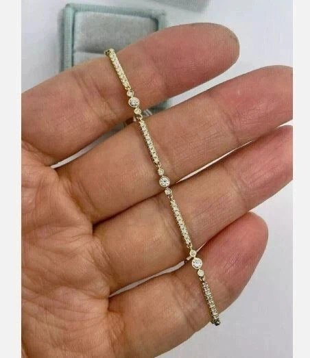 Brazalete de tenis para mujer de diamantes de corte redondo de 6 quilates enchapado en oro amarillo de 14 quilates Foto 4 de 4