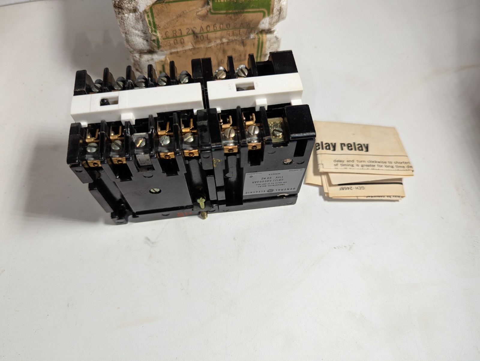 NEW GENUINE GENERAL ELECTRIC CR122A06002AA SERIES A INDUSTRIAL RELAY 115V 60Hz