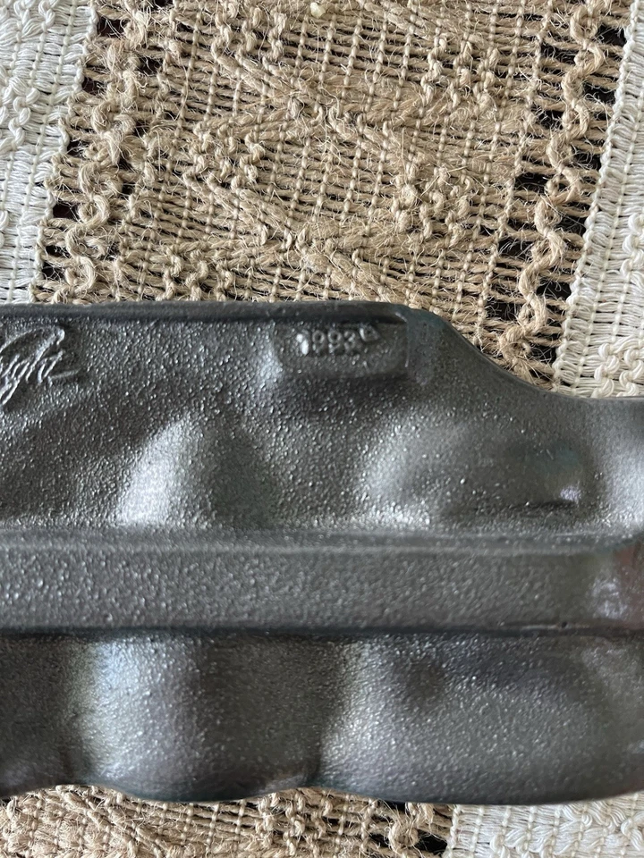 Vintage John Wright Cast Iron 1993 Christmas Mold Primitive Decor Country - Image 4 of 4