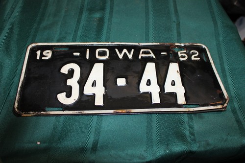 IOWA LICENSE PLATE 1952 FLOYD COUNTY 34-44 LOW NUMBER