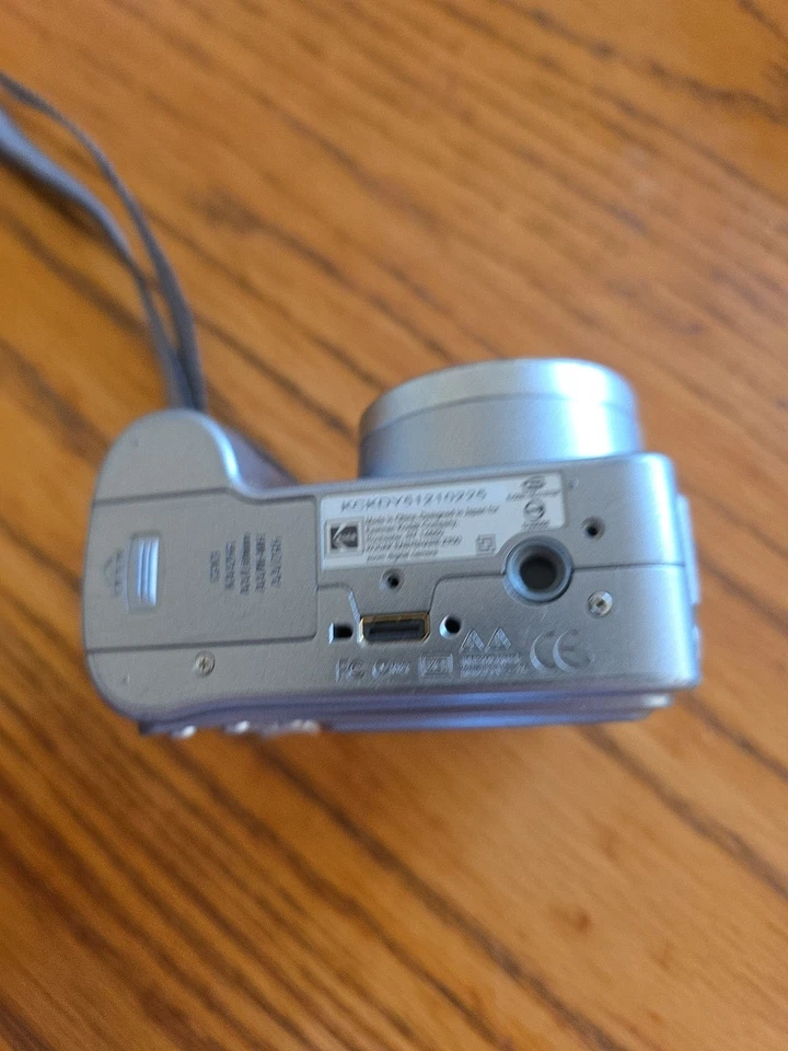 Kodak EasyShare Z700 4.0MP Y2K Retro Compact Digital Camera - Tested - Image 4 of 4