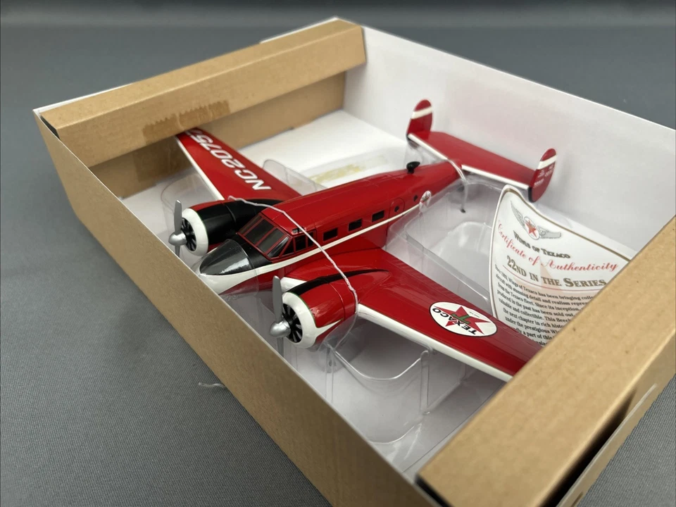 SpecCast 1/48 Scale Wings Of Texaco '45 Beechcraft 18 Diecast Plane Bank #22 NIB - Image 3 of 4