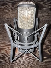 AKG P420 Large Diaphragm Condenser Mic XLR  Shock Mount  NEW Pop Filter