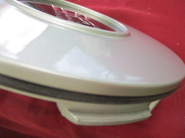 Rolls Royce Silver Spur, Corniche hub cap set of four, with badges UR27501, NOS