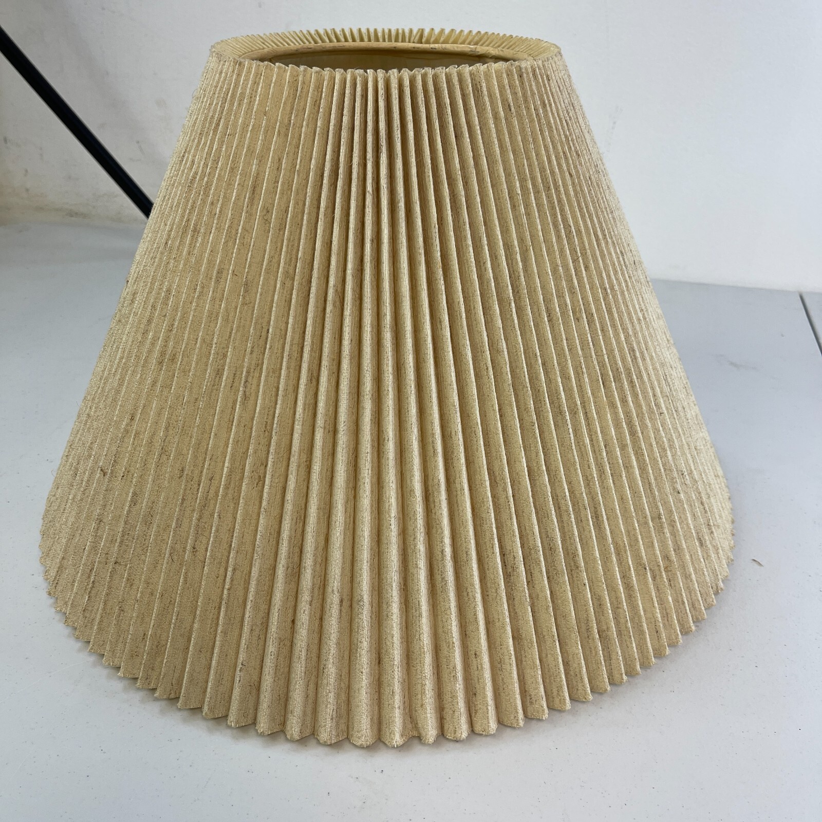 Vintage Handcrafted Ivory Linen Knife Pleat Lamp Shade (Spider