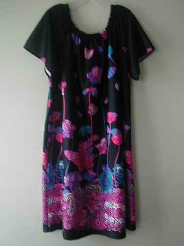 Vintage Granada Muumuu House Dress Patio Dress Floral Pattern on Black Size 1X - Picture 2 of 10