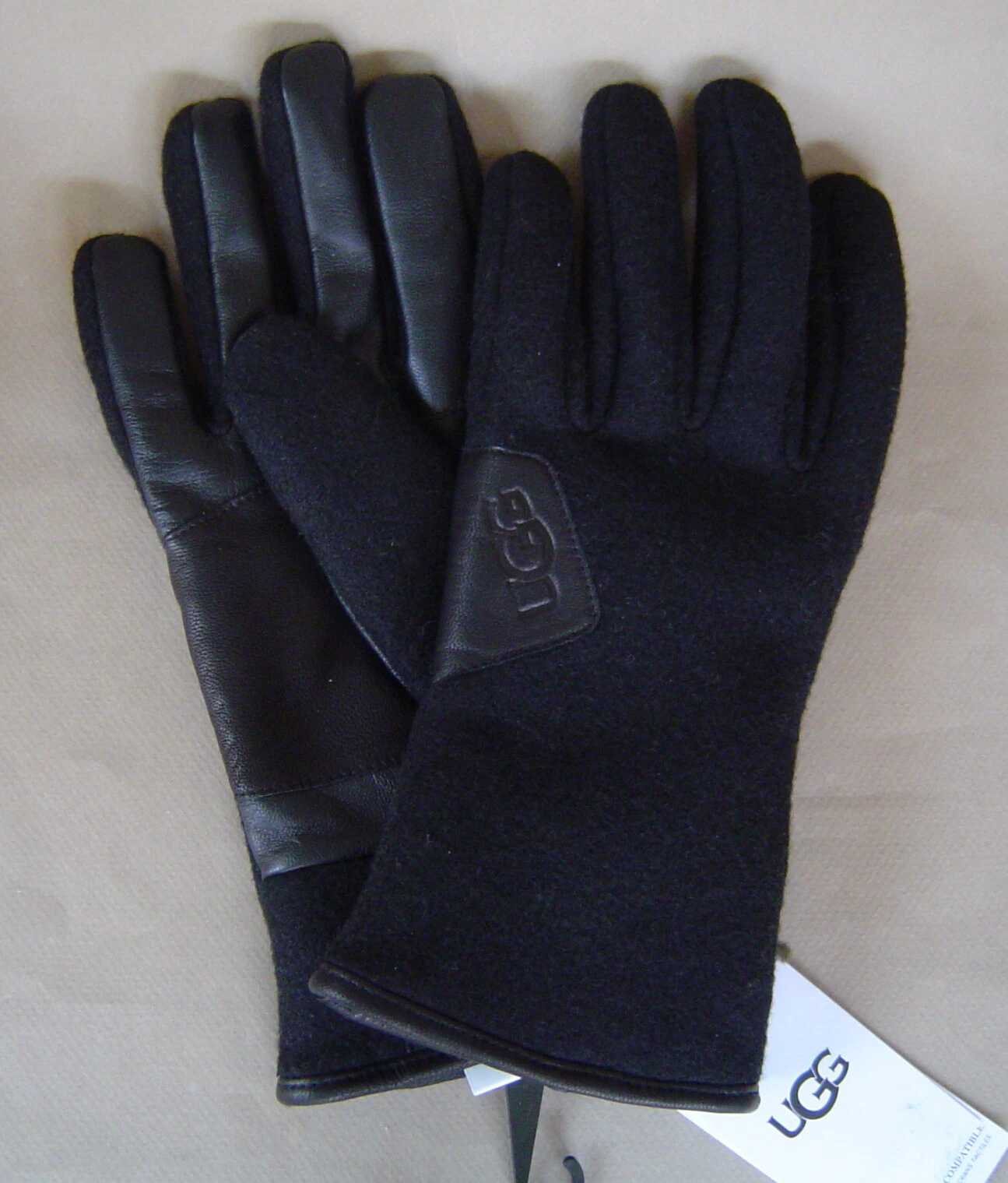 NWT $85 UGG Mens M FABRIC & LEATHER TECH UR POWERED GLOVE Black 19549DL20