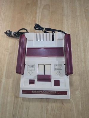 Nintendo Family Computer Famicom Spielkonsole mit zwei Controllern Japan