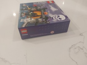 LEGO Seasonal: Halloween Haunt (40260) Skeleton Vampire