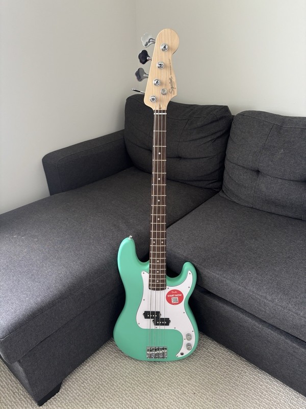 Squier Debut Series Precision Bass 4-String Electric Seafoam Green