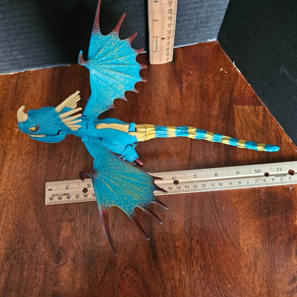 Figura Nadder mortal How to Train Your Dragon Defenders of Berk Blue Stormfly Foto 4 de 4