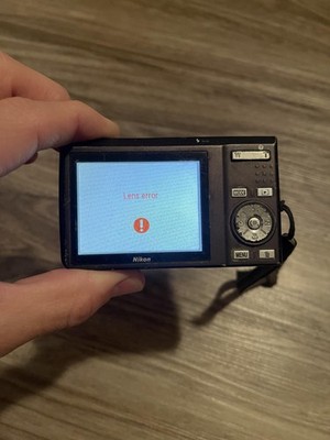 Nikon Coolpix S550 Digital Point & Shoot 10MP 5x 2.5in LCD Lens