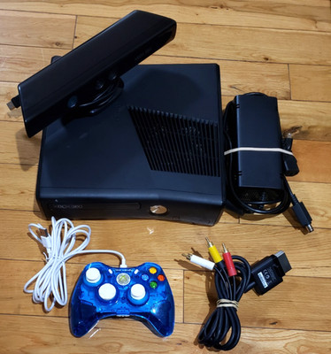 Xbox 360 S Slim 4GB 1439 Console Kinect Bundle, Wired Controller Power AV TESTED