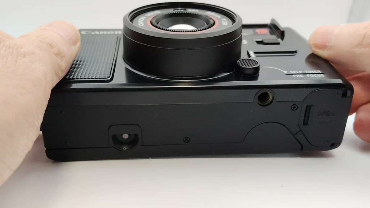 MINT] Canon AF35M Autoboy Sure Shot 35mm Film Camera w/ Cap
