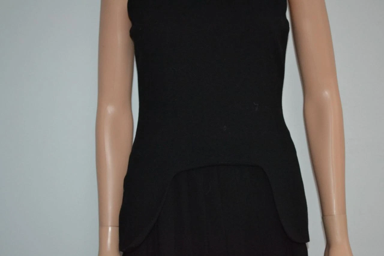 Abito Alexander McQueen nero in lana senza maniche con pieghe taglia 40 US 4