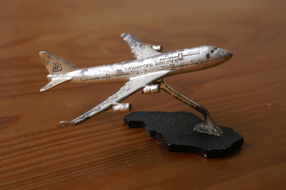 Singapore Airlines Boeing 747 Megatop model & stand | eBay Singapore Airlines Boeing 747 Megatop model & stand | eBay