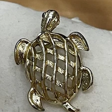 Brooch Sea Turtle Signed GERRYS Gold Tone See Thru Shell Vintage C Clasp Works