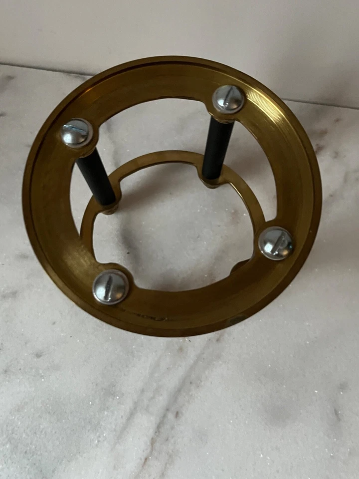 Expositor de cristal o piedra con soporte de latón macizo vintage, elevador pesado India... Foto 3 de 4