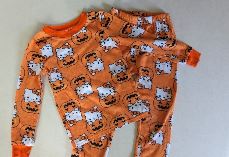 Hello Kitty Girls Size 4T Halloween Pajamas Kitty and Pumpkins Good condition