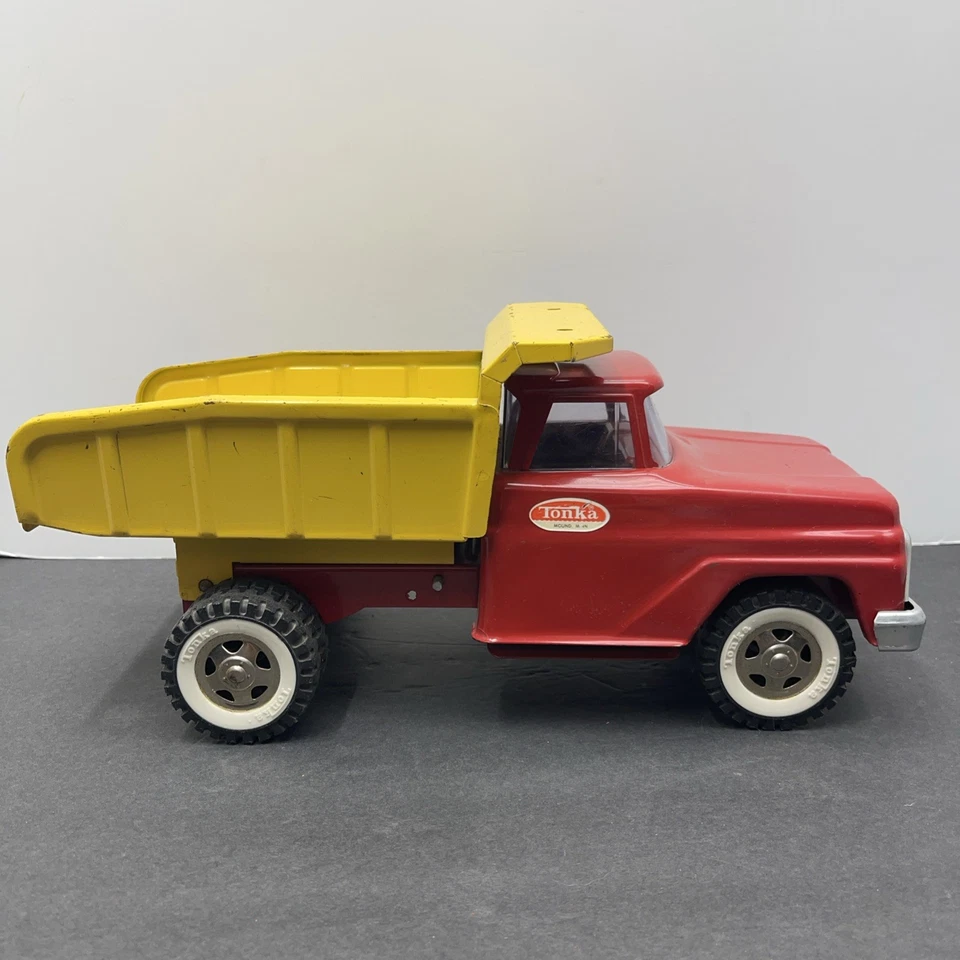 Camión de volteo Tonka Mound Minn 1965-67 acero prensado rojo y amarillo (1718) Foto 2 de 4