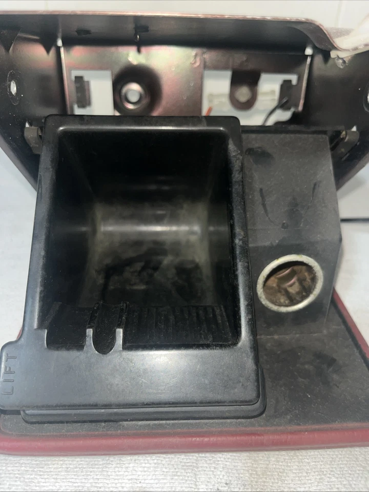 Chevrolet GMC S10 S15 1982-1987 OEM Cenicero Encendedor Inserto Rojo Foto 4 de 4