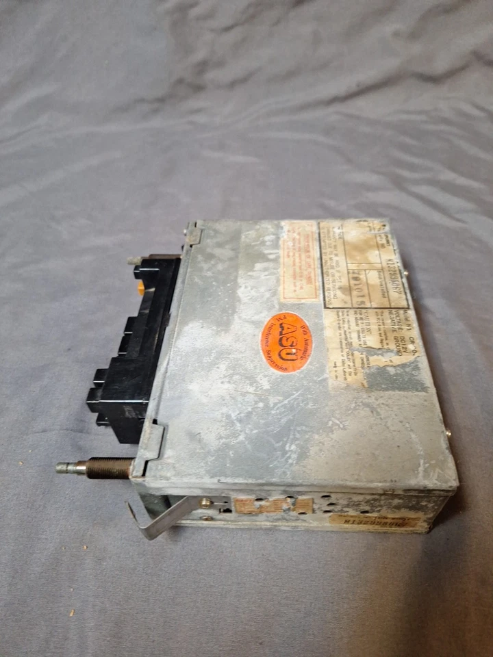 Blaupunkt  CR-2001 Radio Porsche 911, Porsche 944, Other 1978-1980 - Image 3 of 4