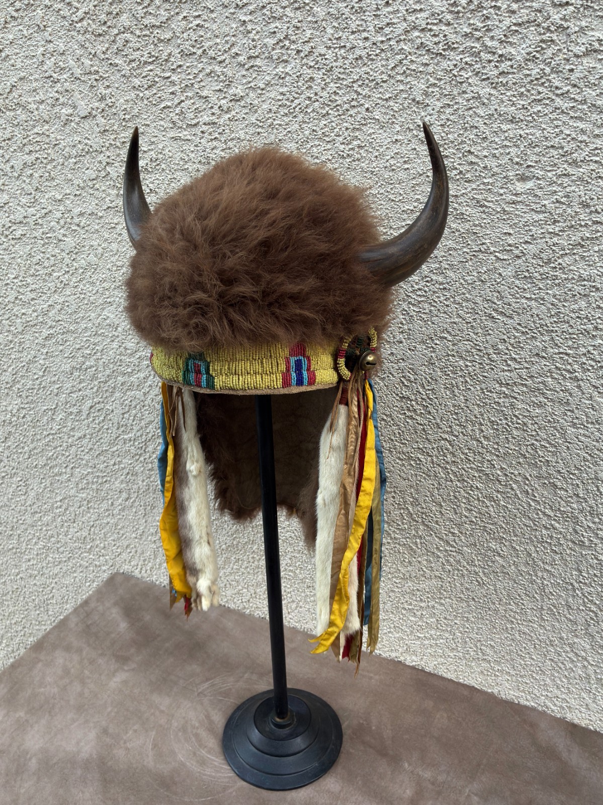BEAUTIFUL NATIVE AMERICAN PLAINS STYLE BUFFALO HORN BONNET 🦬
