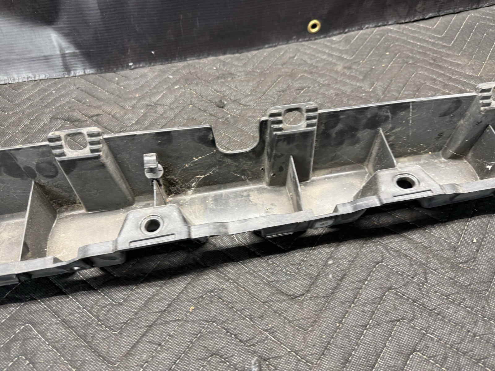 2017-2023 Audi R8 Right Side Rocker Panel Support Mount Bracket 4S0853922B Oem