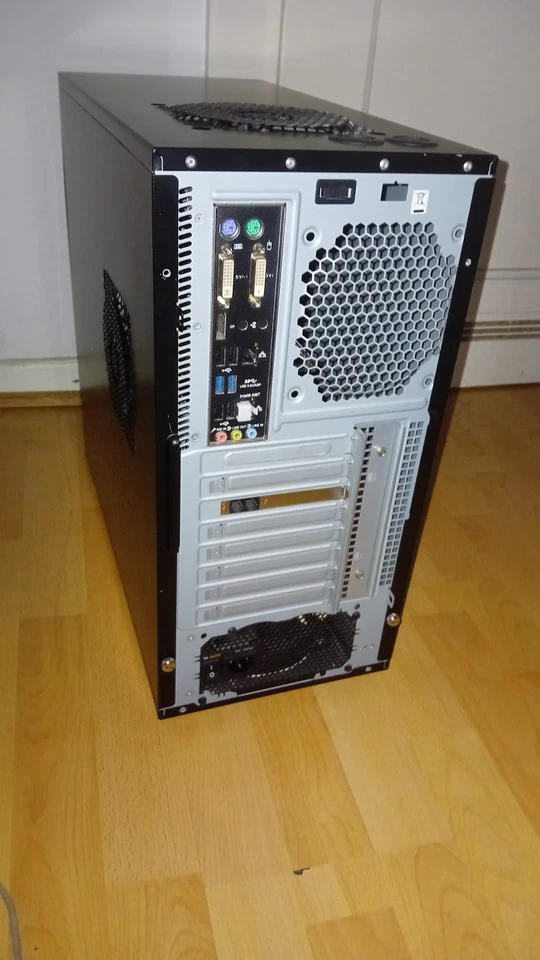 PC Server 32GB , 7 Terrabyte Festplatten !! ( 3 X 2000GB +2 X 500GB, Windows NEU - Bild 3 von 4
