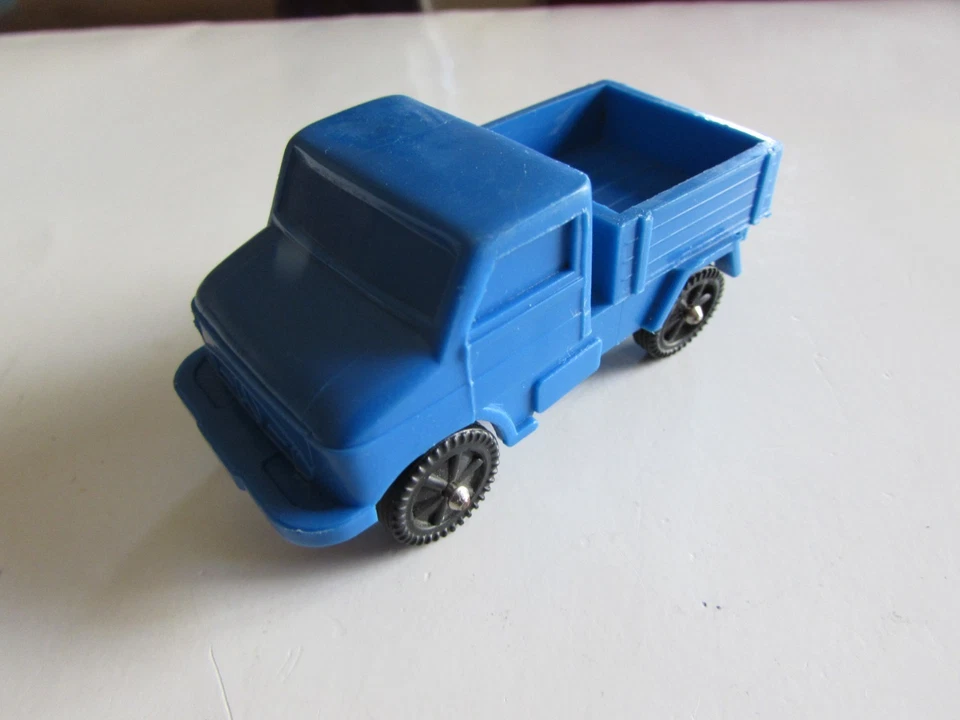 Vecchio camion Mercedes in gomma sc. 1:55 - anni '70 - Immagine 2 di 4