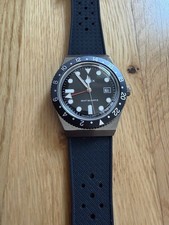 Timex Q GMT Quarz Armbanduhr 50 m schwarzes G...