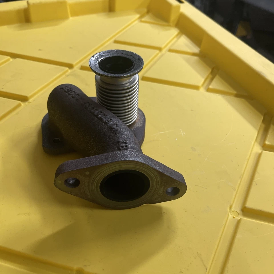 Adaptador de escape 13-24 Dodge RAM 2500 3500 6,7 L Cummins EGR 5311728 OEM Foto 3 de 4