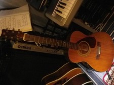 Yamaha FG130 Green Label Akustikgitarre modifiziert mit Vorverstärker Tonabne...