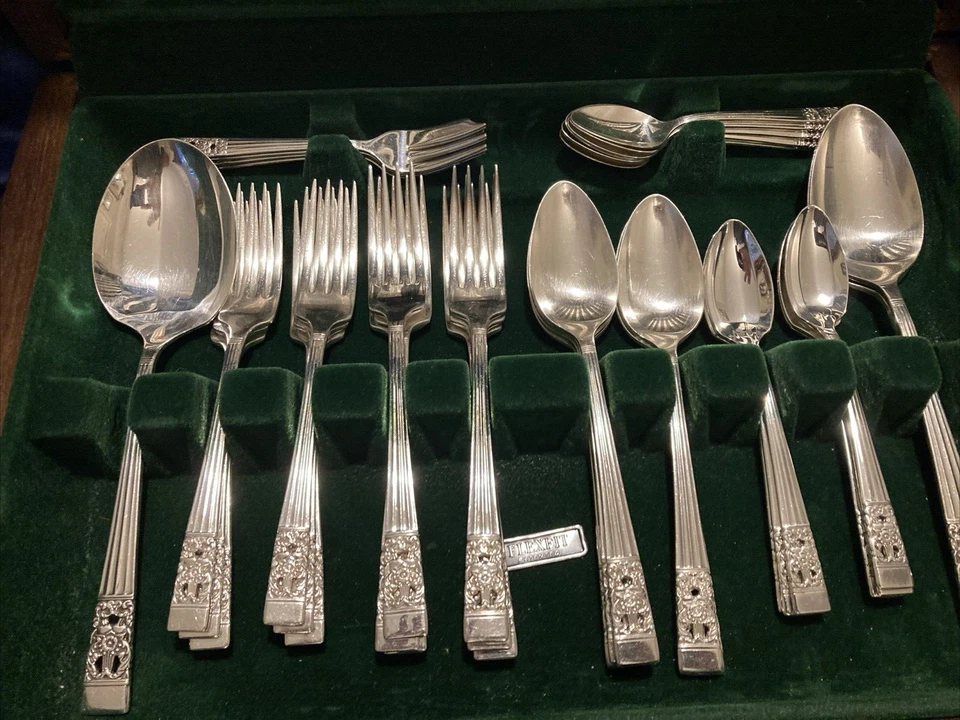 Cantimplora de cubiertos Oneida Super Stainless Community Plate - Sirve 6 - COMPLETA Foto 3 de 4