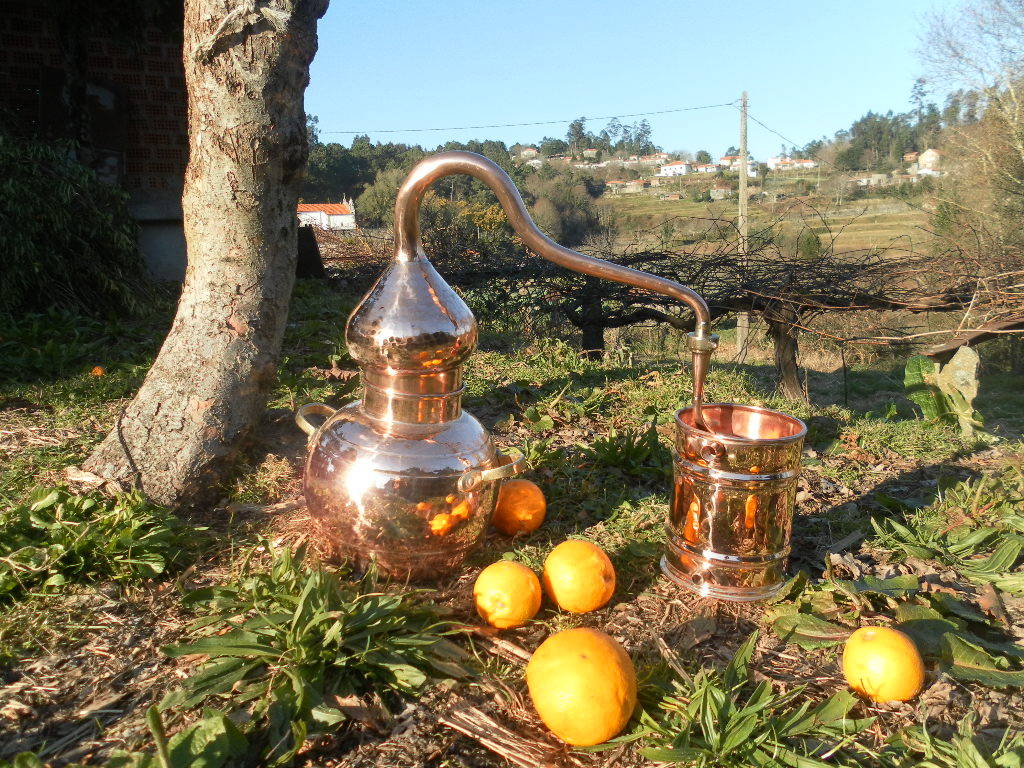 Premium Copper Moonshine and whiskey Alembic Still 1 L - 0.25  Gallon 