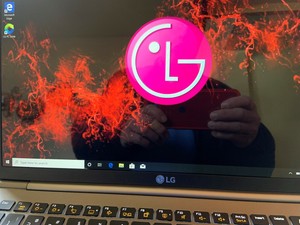 LG-Gram-15Z980-A-AAS8U1-Touch-Intel-Core-i7-1-80-GHz-24GB-RAM-1TB-SSD-Win-10-Pro
