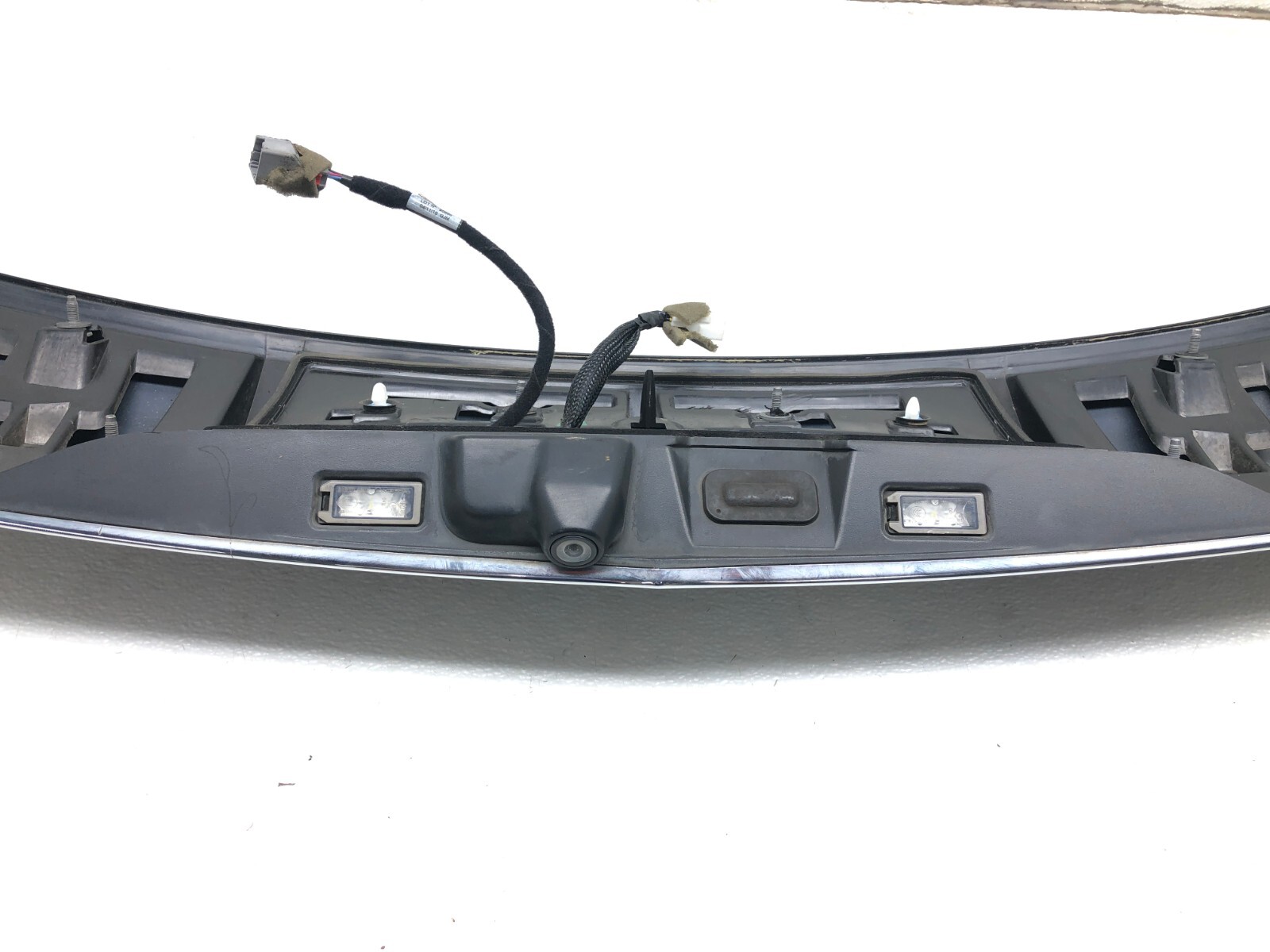 2017-2020 MASERATI LEVANTE REAR LIFTGATE SPOILER TRIM W/ CAMERA OEM #NOTES!!!