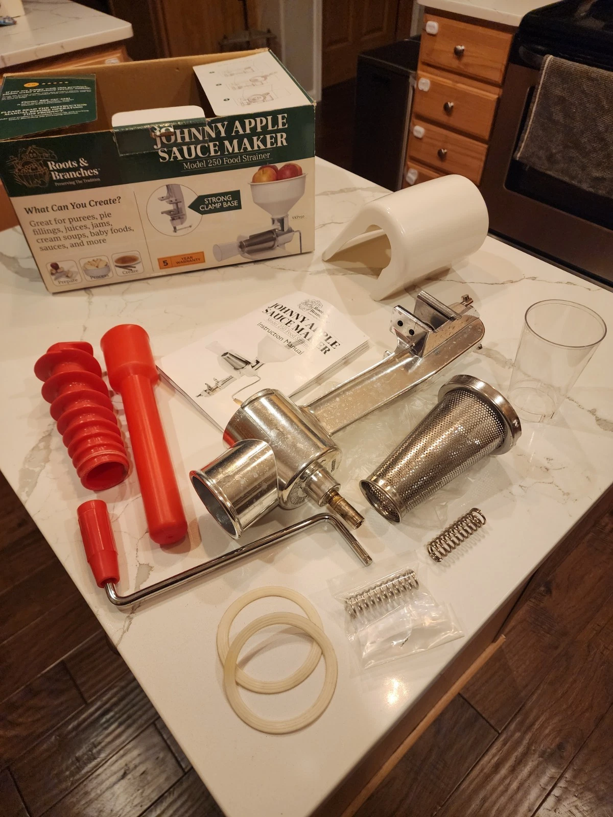 New Johnny Apple Sauce Maker & Food Strainer