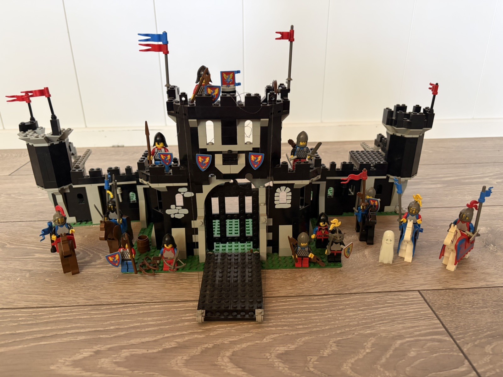 LEGO Castle: Black Monarch's Castle (6085)