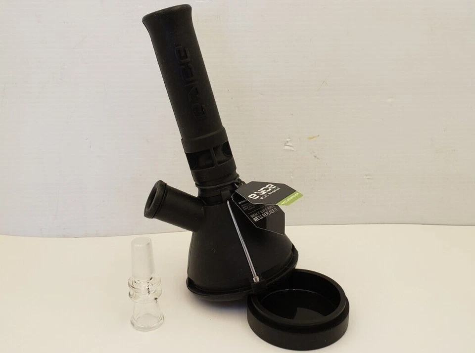 MINI TUBO DE AGUA VASO DE SILICONA NEGRO EYCE, FRASCO DE ALMACENAMIENTO INCORPORADO Y MINI HERRAMIENTA, NUEVO EN CAJA Foto 4 de 4