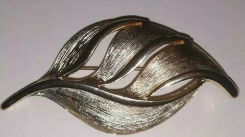 Vintage Leaf Brooch Pin Textured & Shiny Goldtone Unstamped - Picture 2 of 6